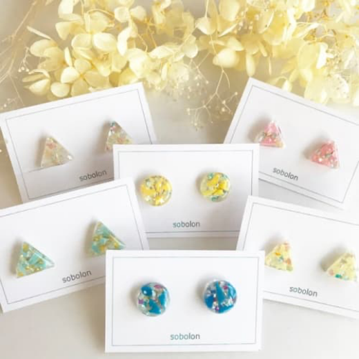 海洋マイクロプラスチックを使ったハンドメイドイヤリング